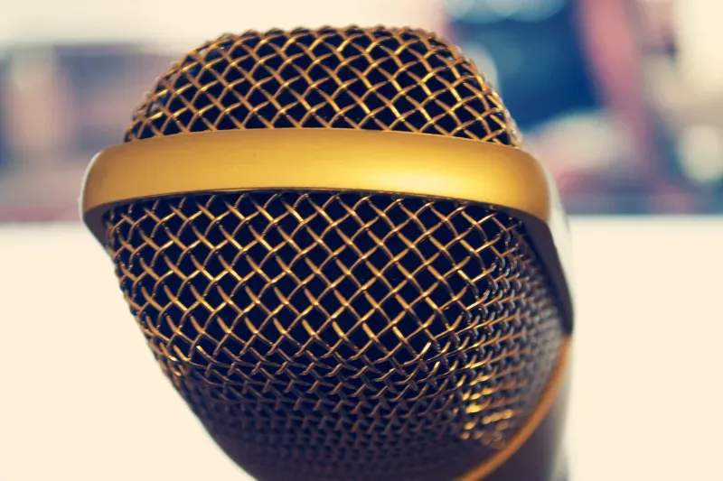 Edición y limpieza de audio con mejora de voz